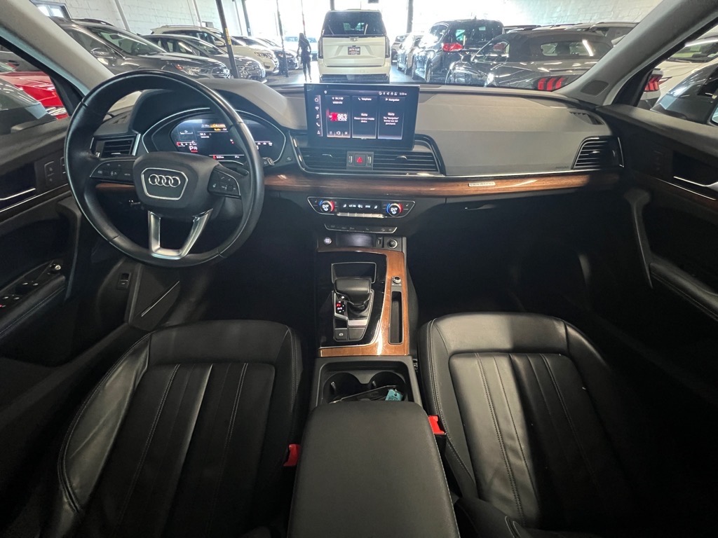 Vehicle image 19 of 25