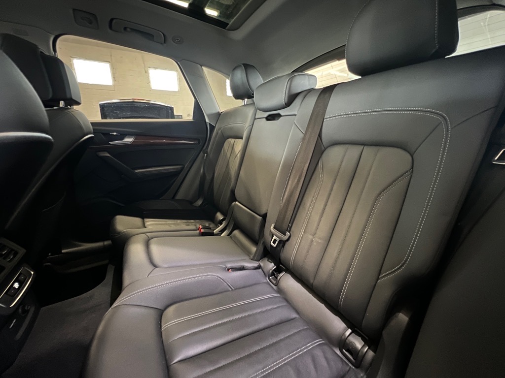 Vehicle image 18 of 25