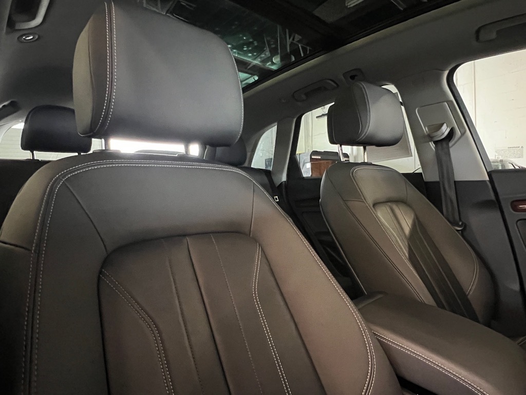 Vehicle image 22 of 25