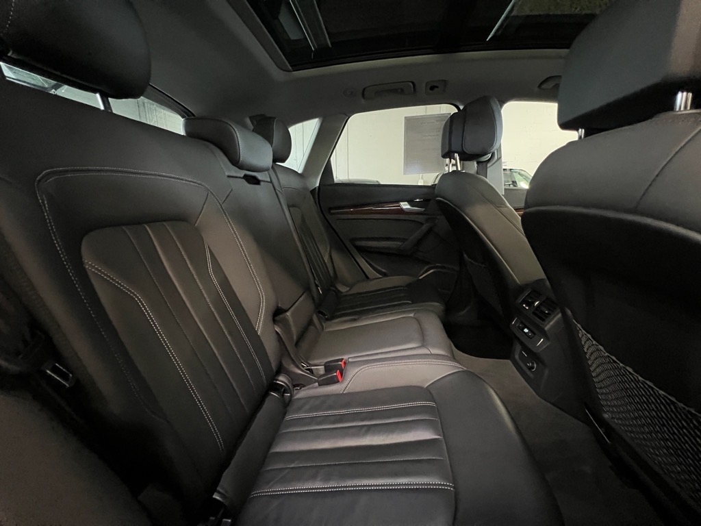 Vehicle image 20 of 25