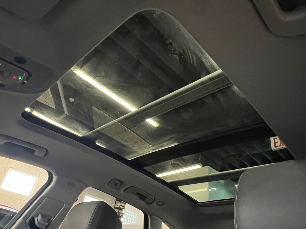 Vehicle image 17 of 25