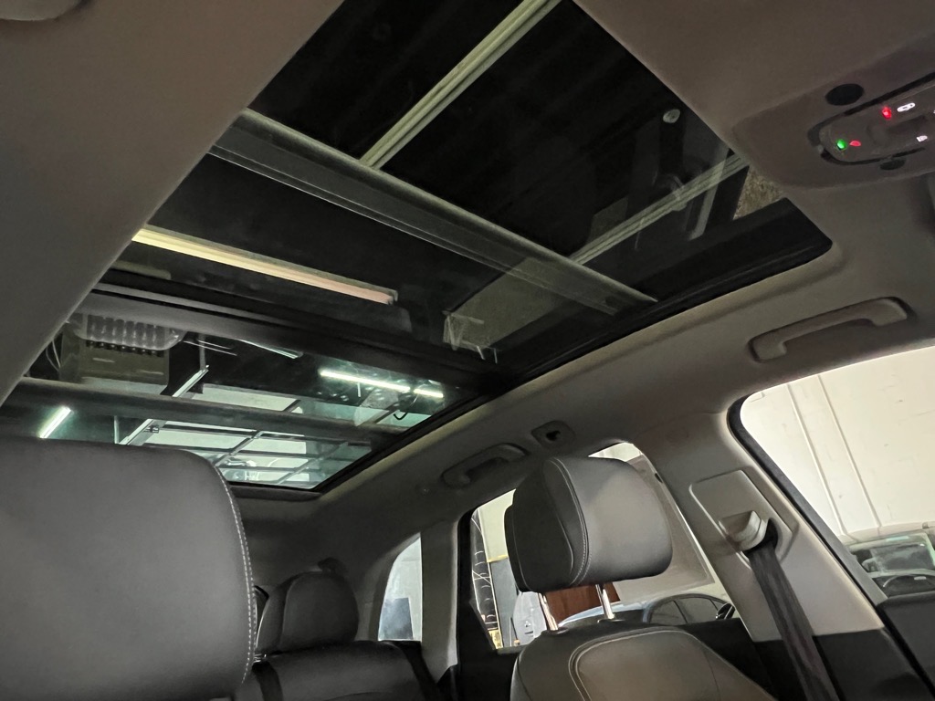Vehicle image 23 of 25
