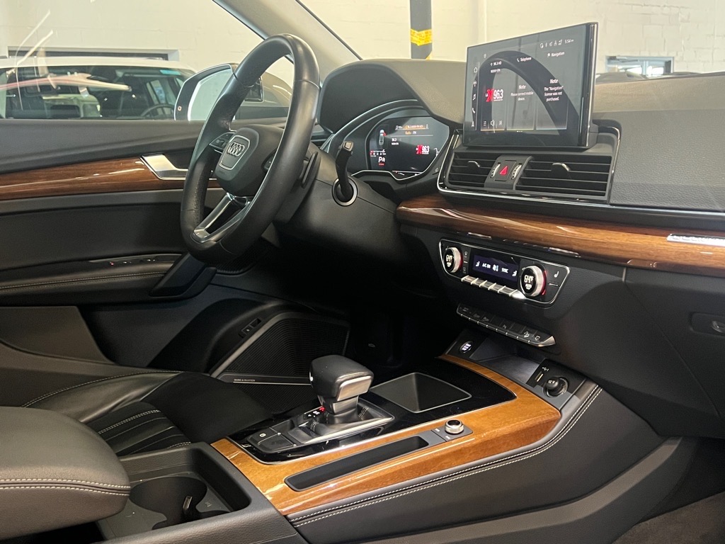 Vehicle image 24 of 25