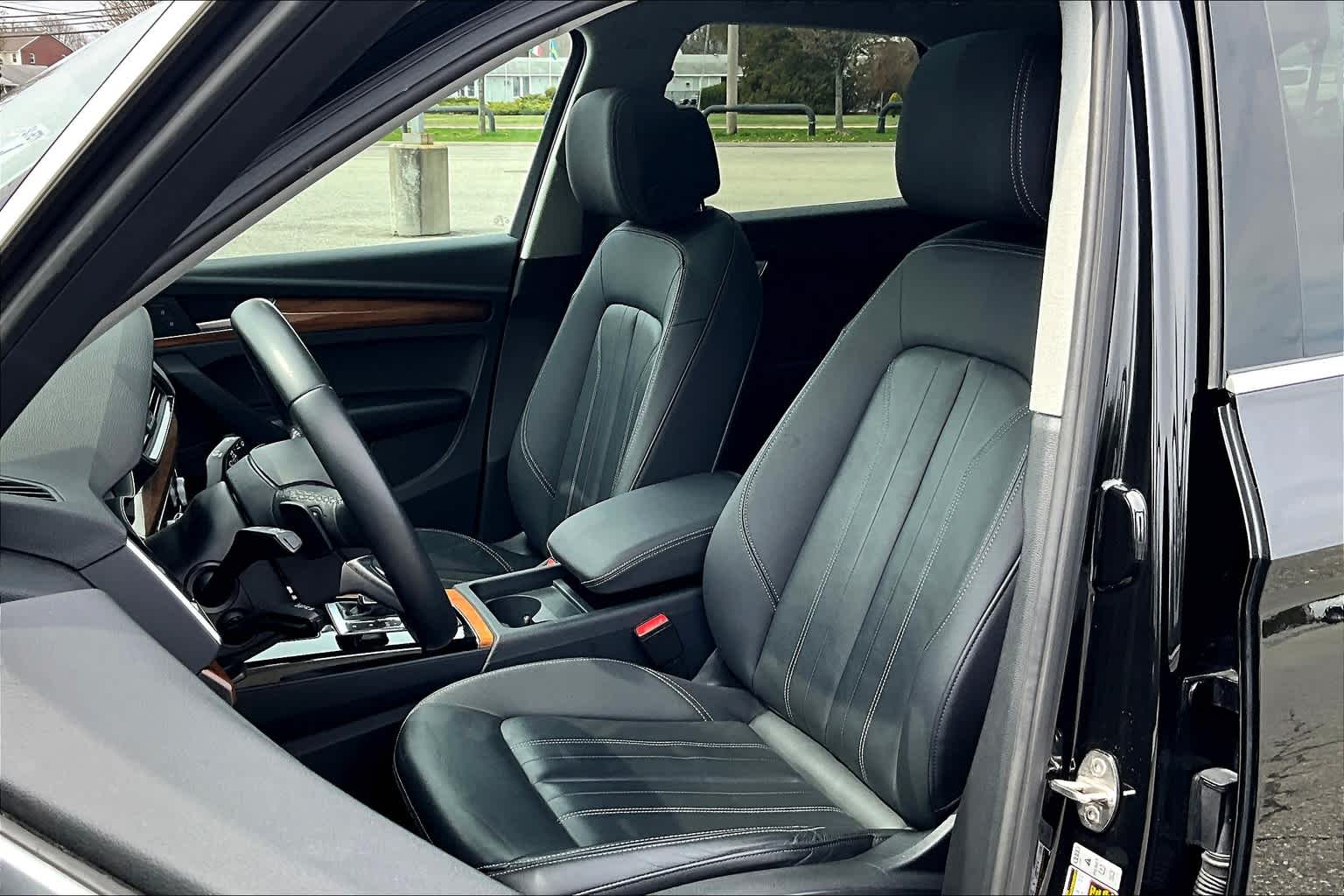 Vehicle image 10 of 36