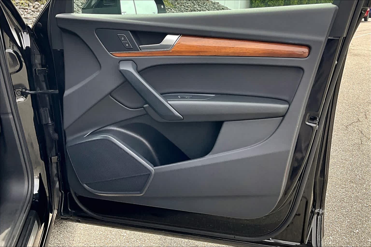 Vehicle image 12 of 36