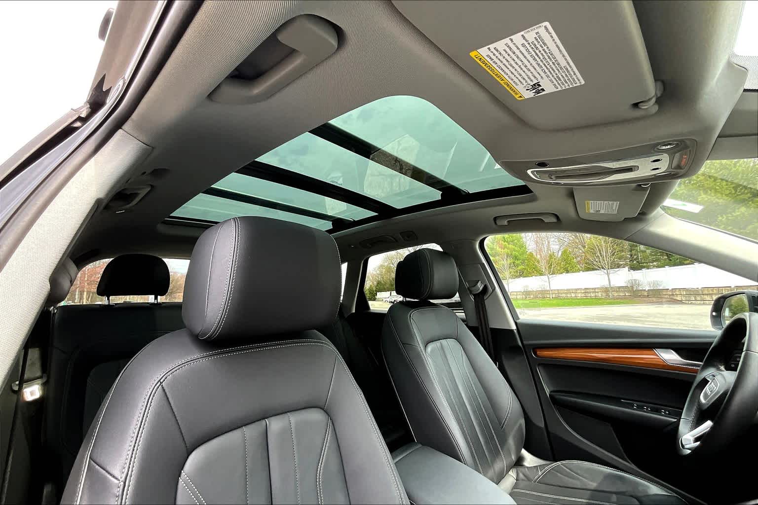 Vehicle image 22 of 36