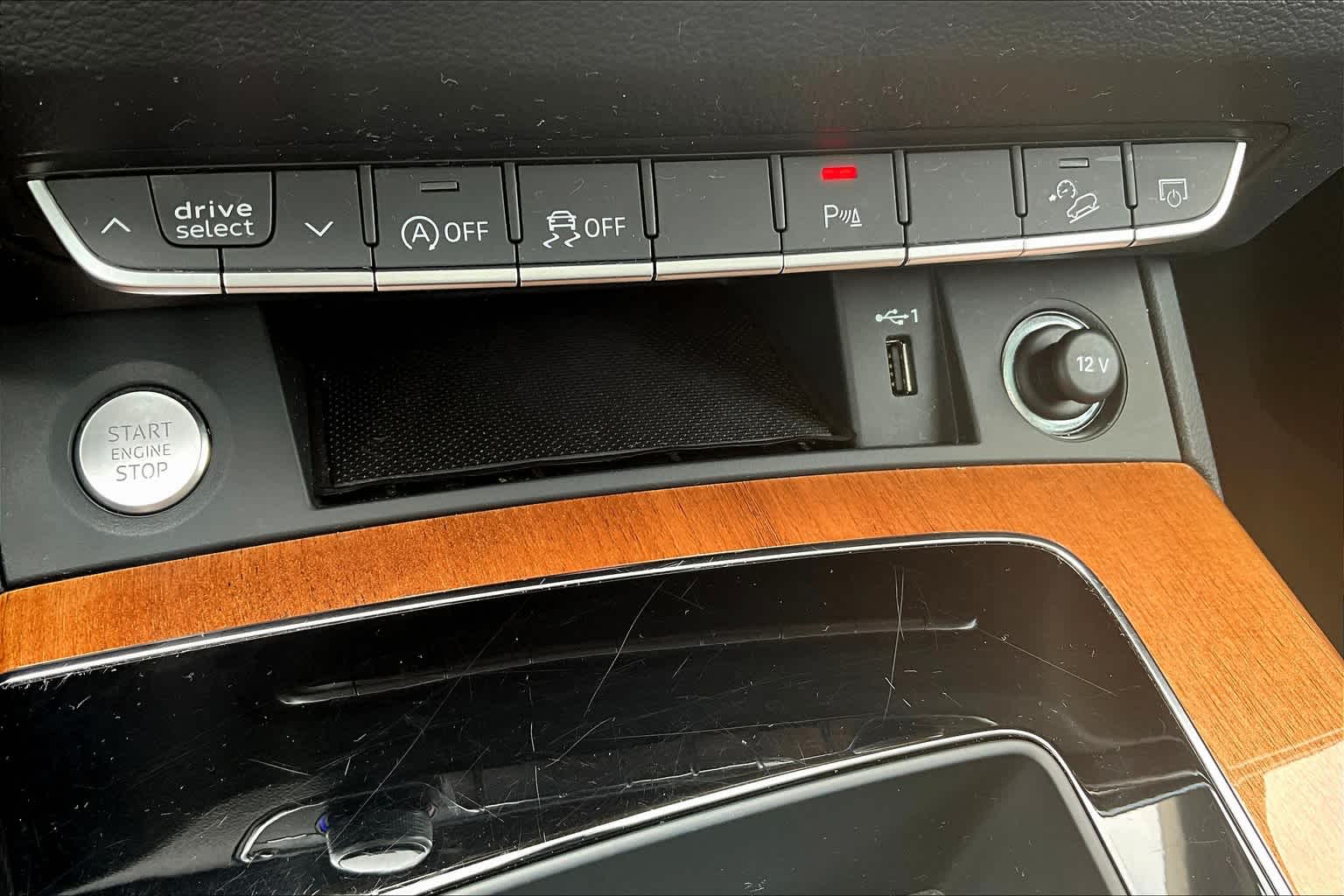 Vehicle image 27 of 36