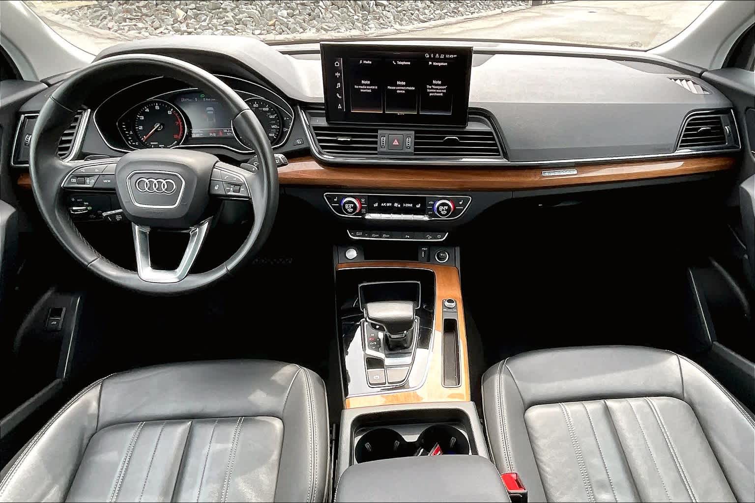 Vehicle image 21 of 36