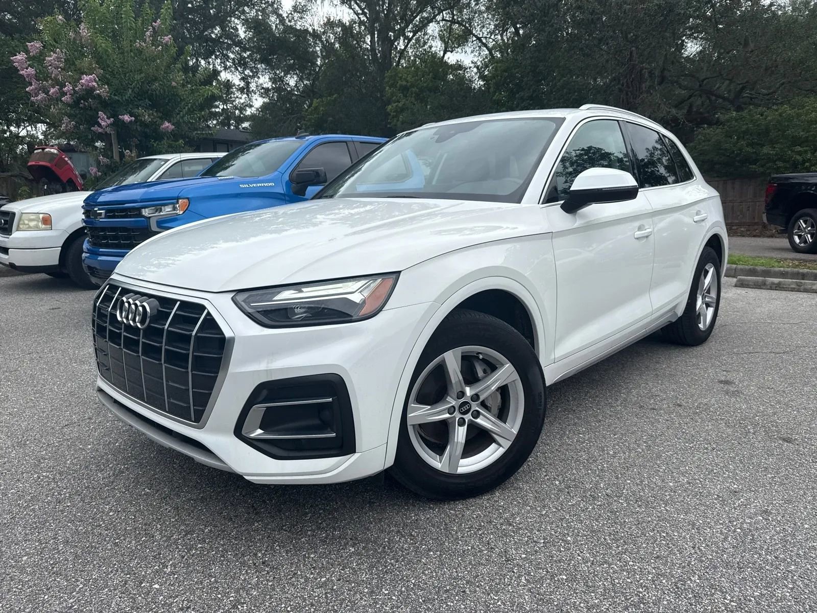 2023 Audi Q5 Premium Image 2 of 31