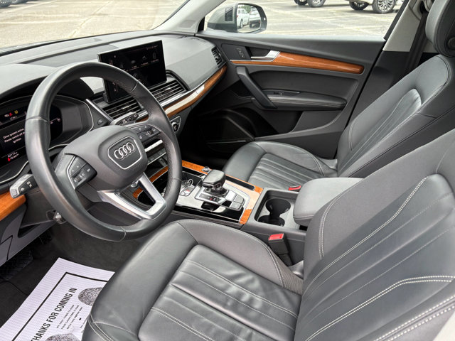 Vehicle image 7 of 9