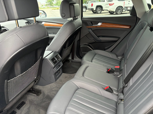 Vehicle image 8 of 9