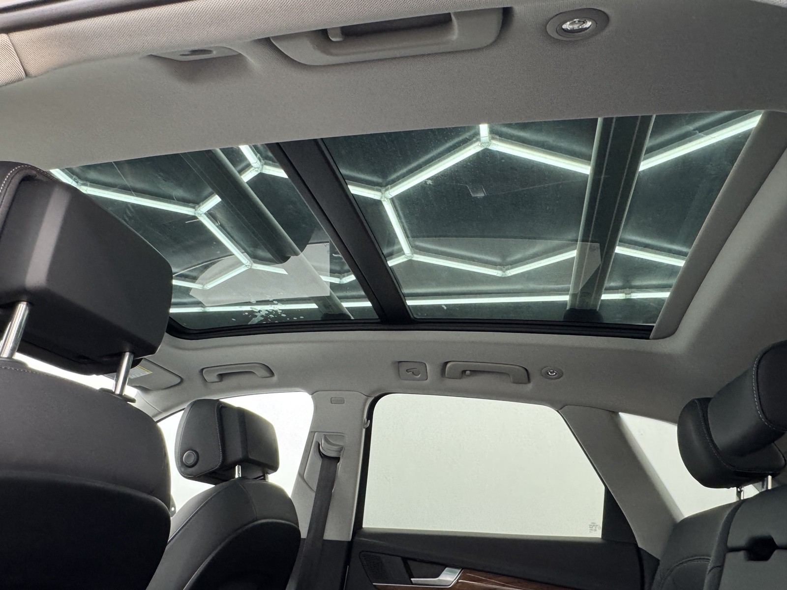 Vehicle image 46 of 66