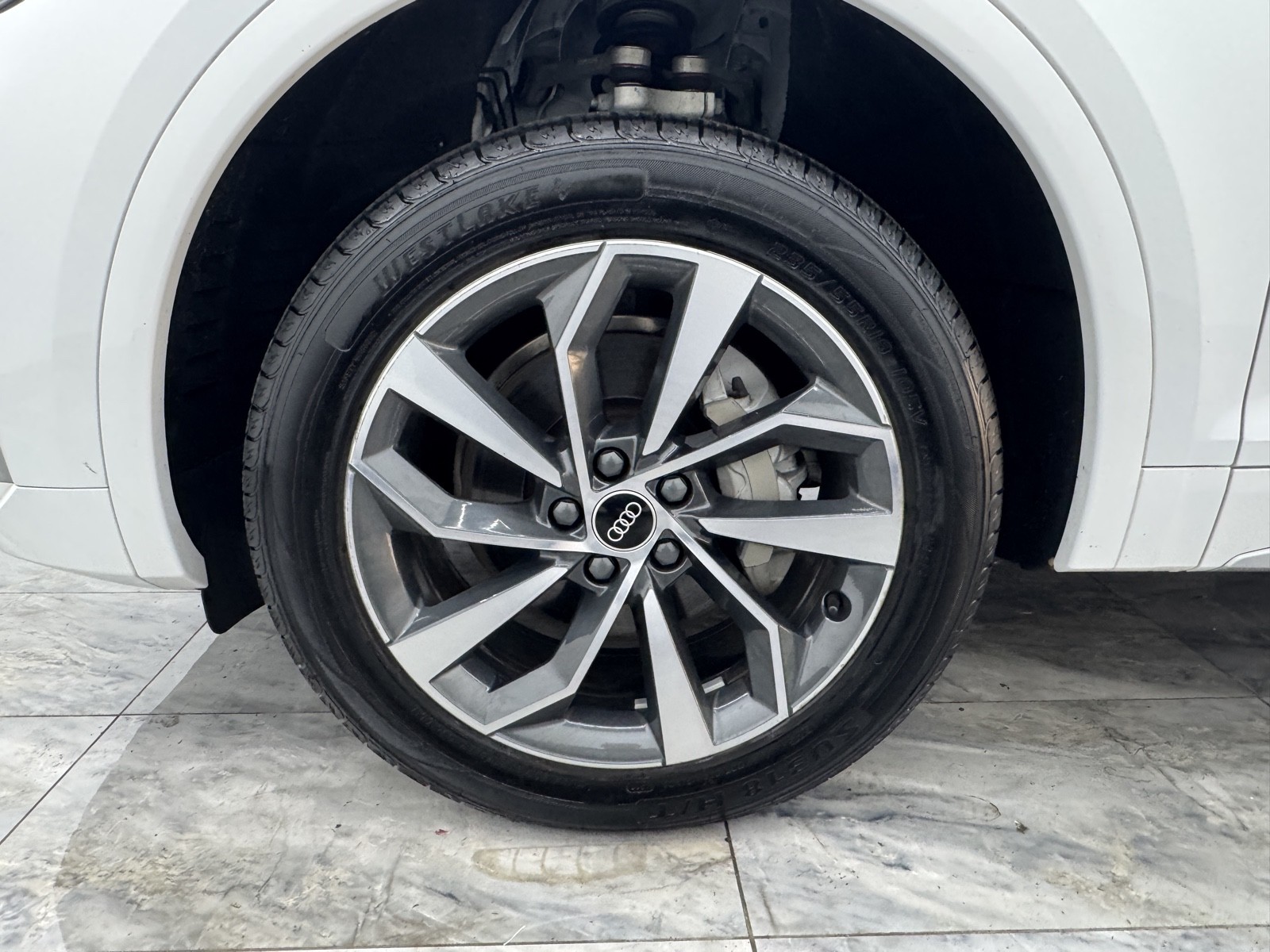 Vehicle image 14 of 66