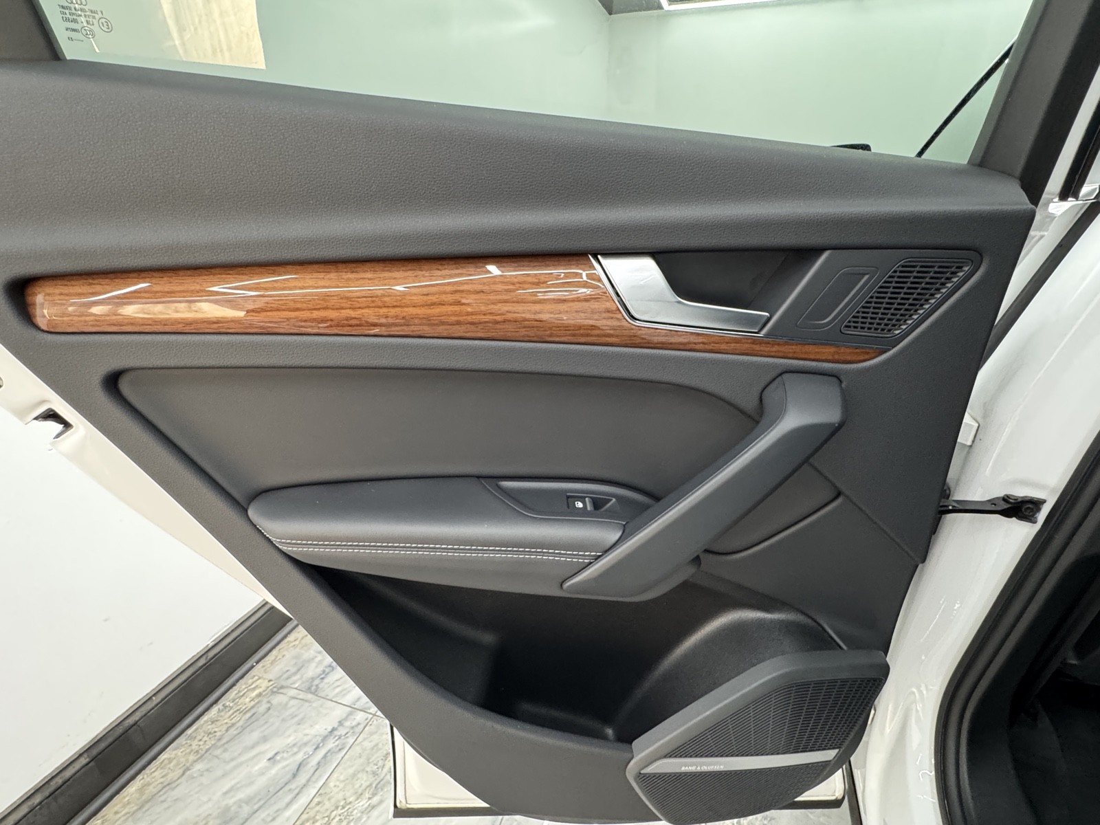 Vehicle image 50 of 66