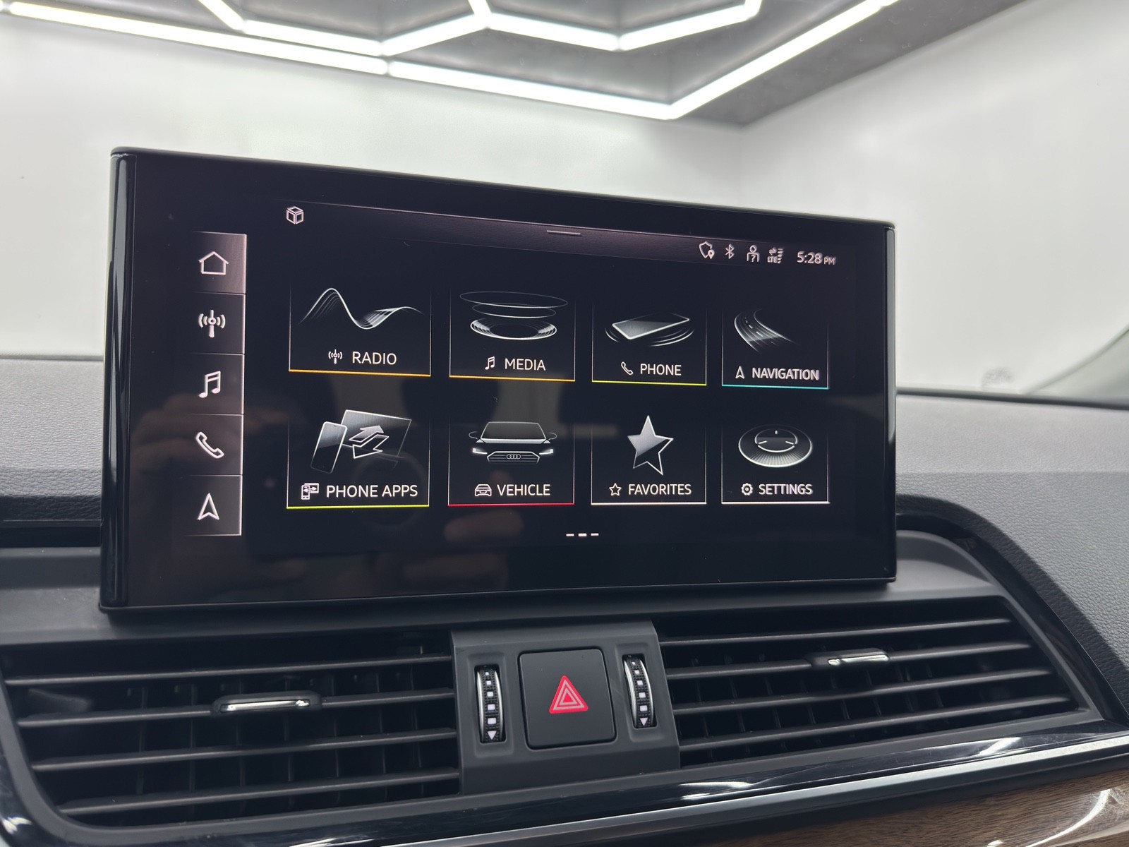 Vehicle image 28 of 66