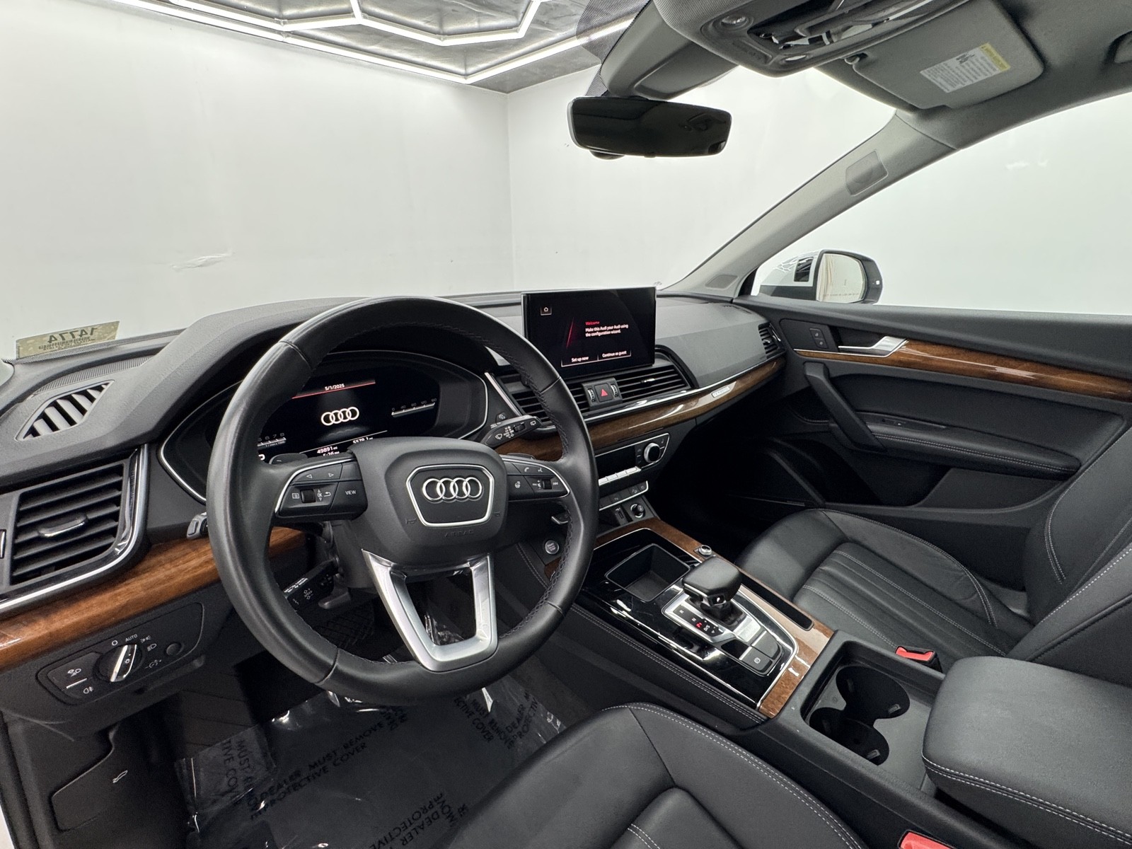 Vehicle image 17 of 66
