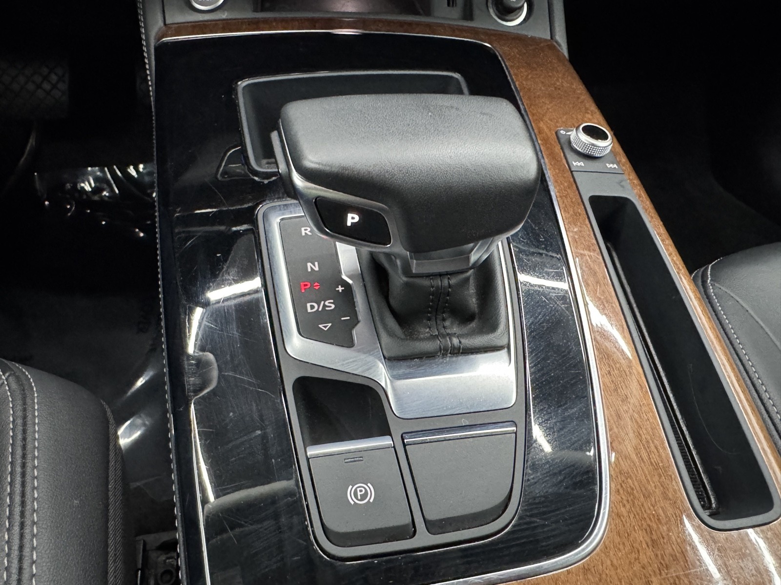 Vehicle image 36 of 66