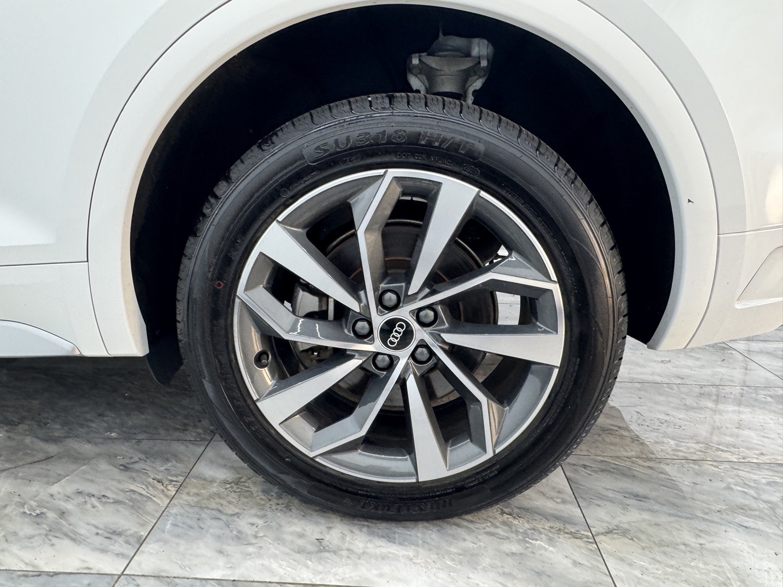 Vehicle image 13 of 66