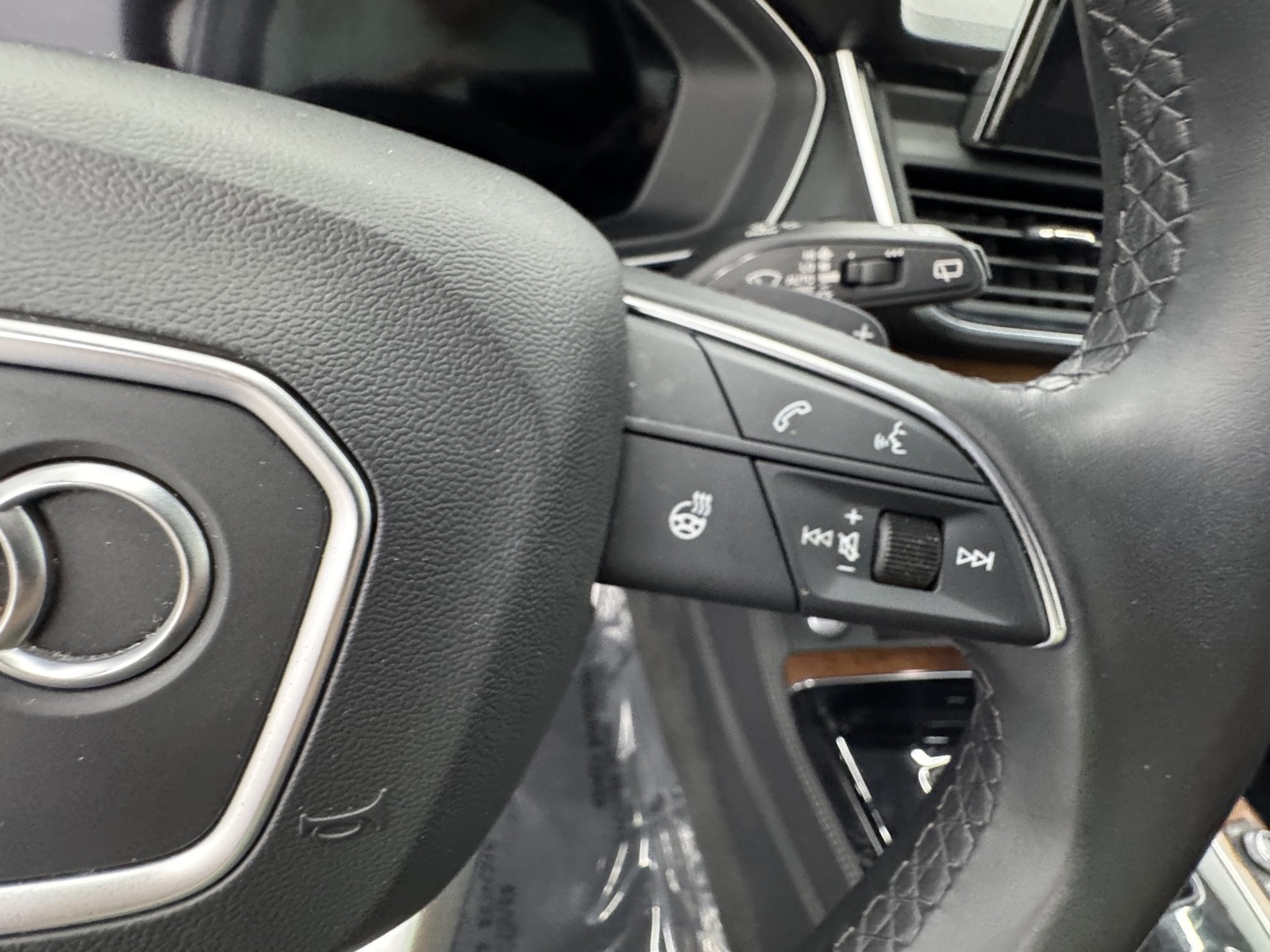 Vehicle image 22 of 66
