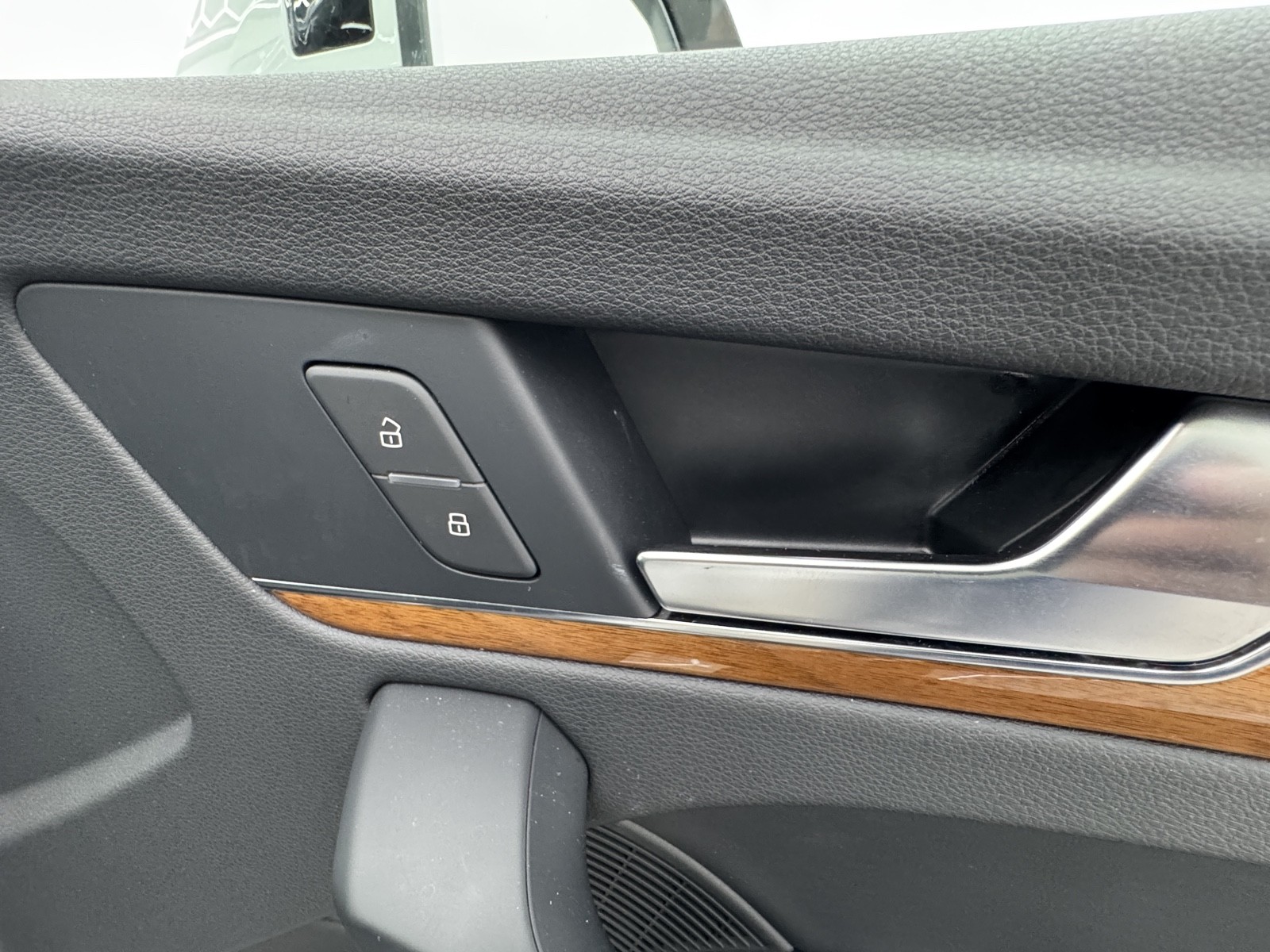 Vehicle image 59 of 66