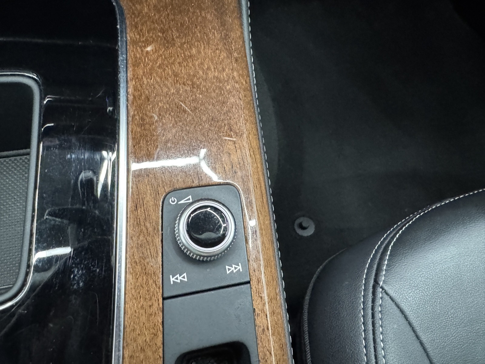 Vehicle image 37 of 66
