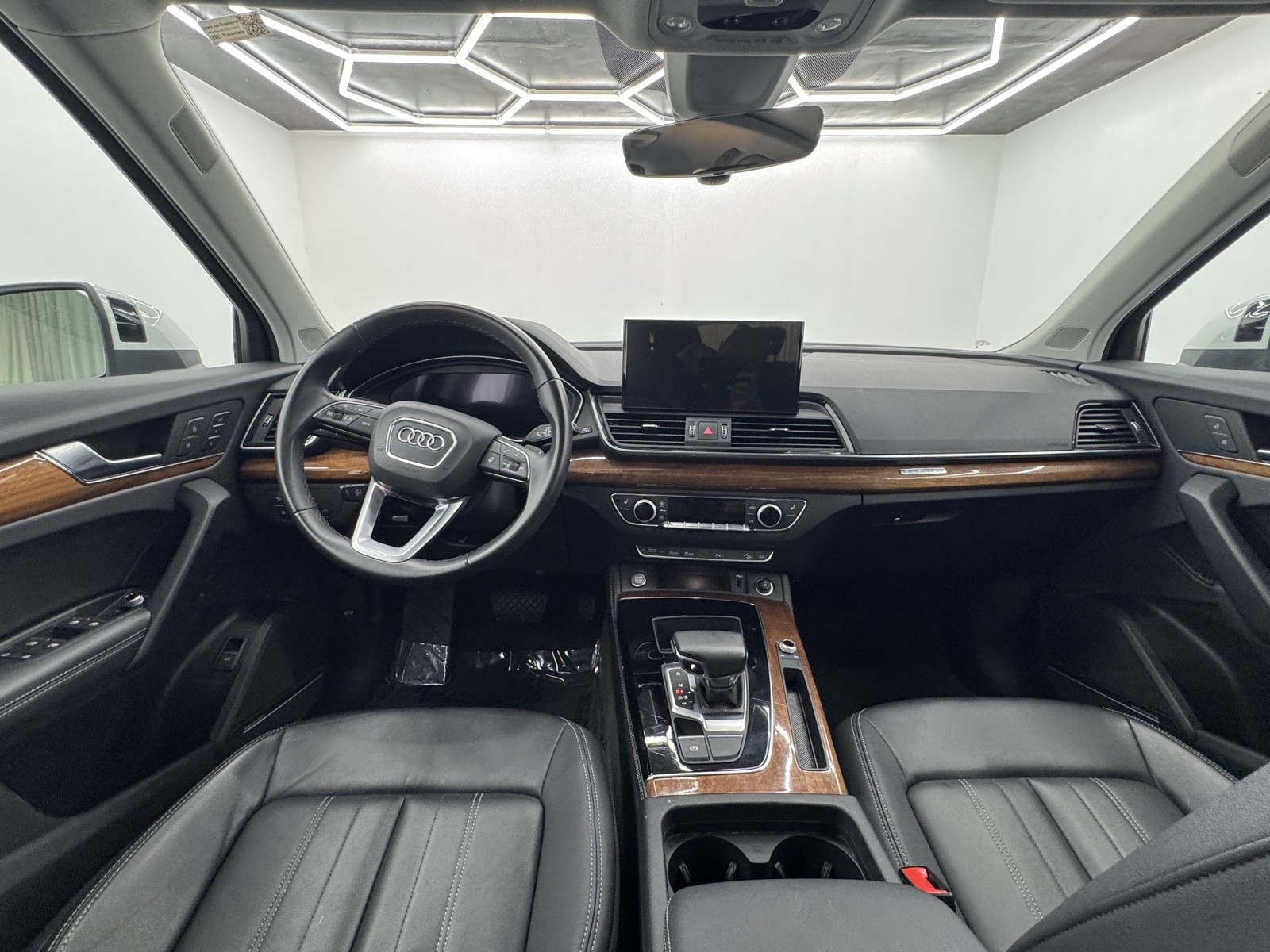Vehicle image 15 of 66