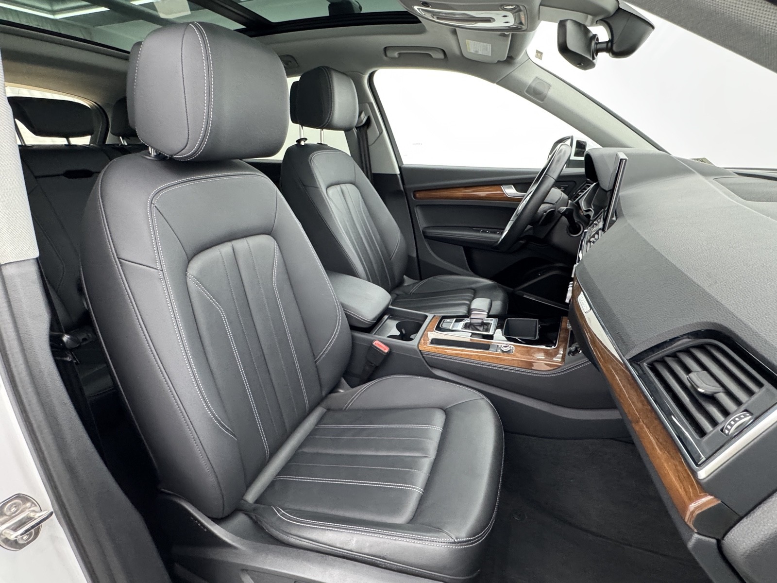 Vehicle image 55 of 66