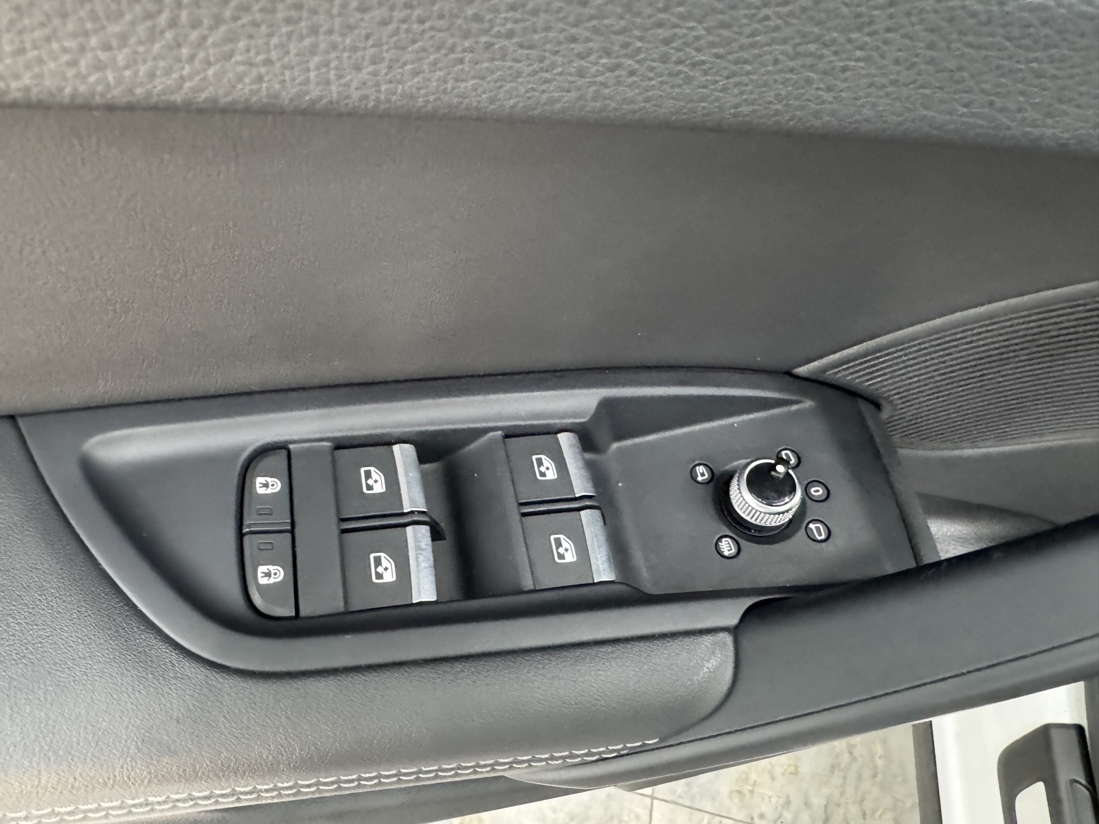 Vehicle image 43 of 66