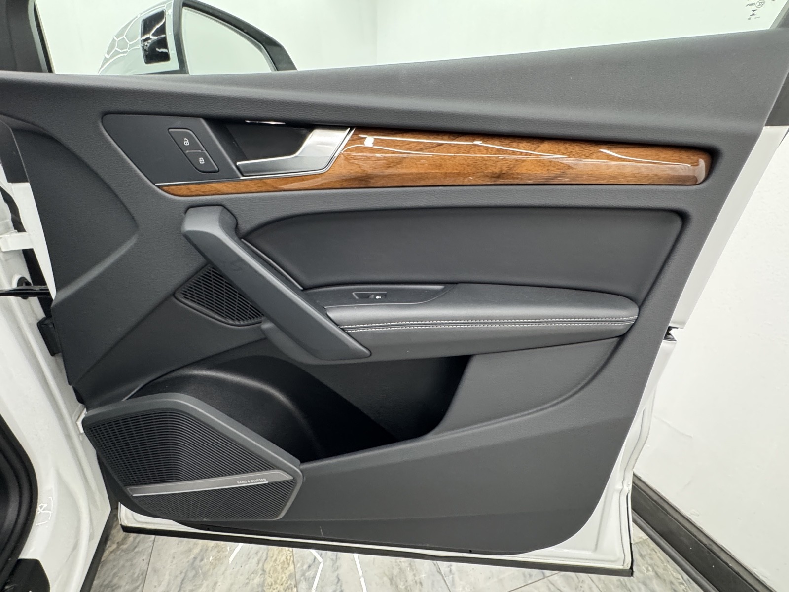 Vehicle image 57 of 66