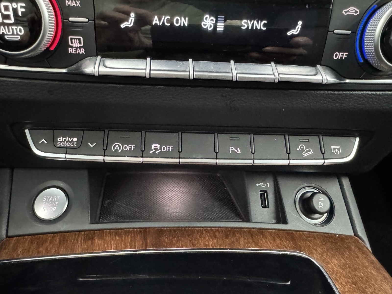 Vehicle image 34 of 66