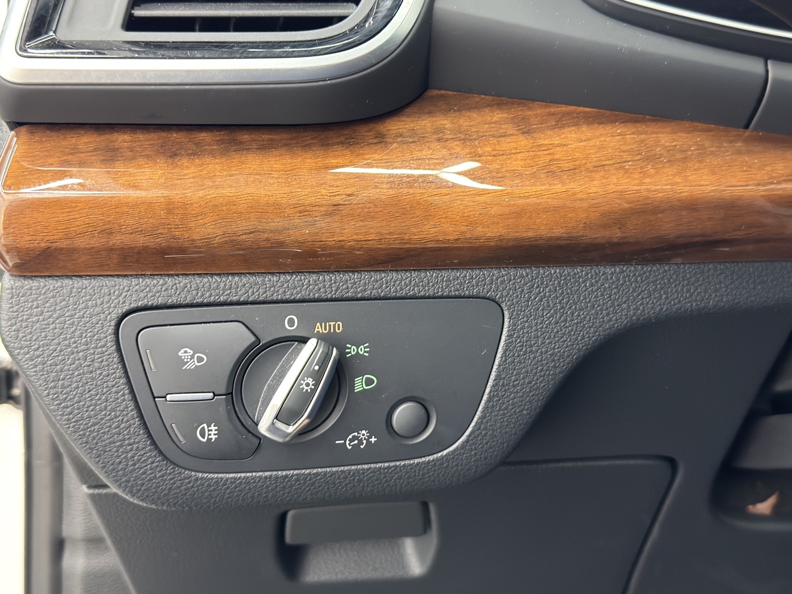 Vehicle image 41 of 66