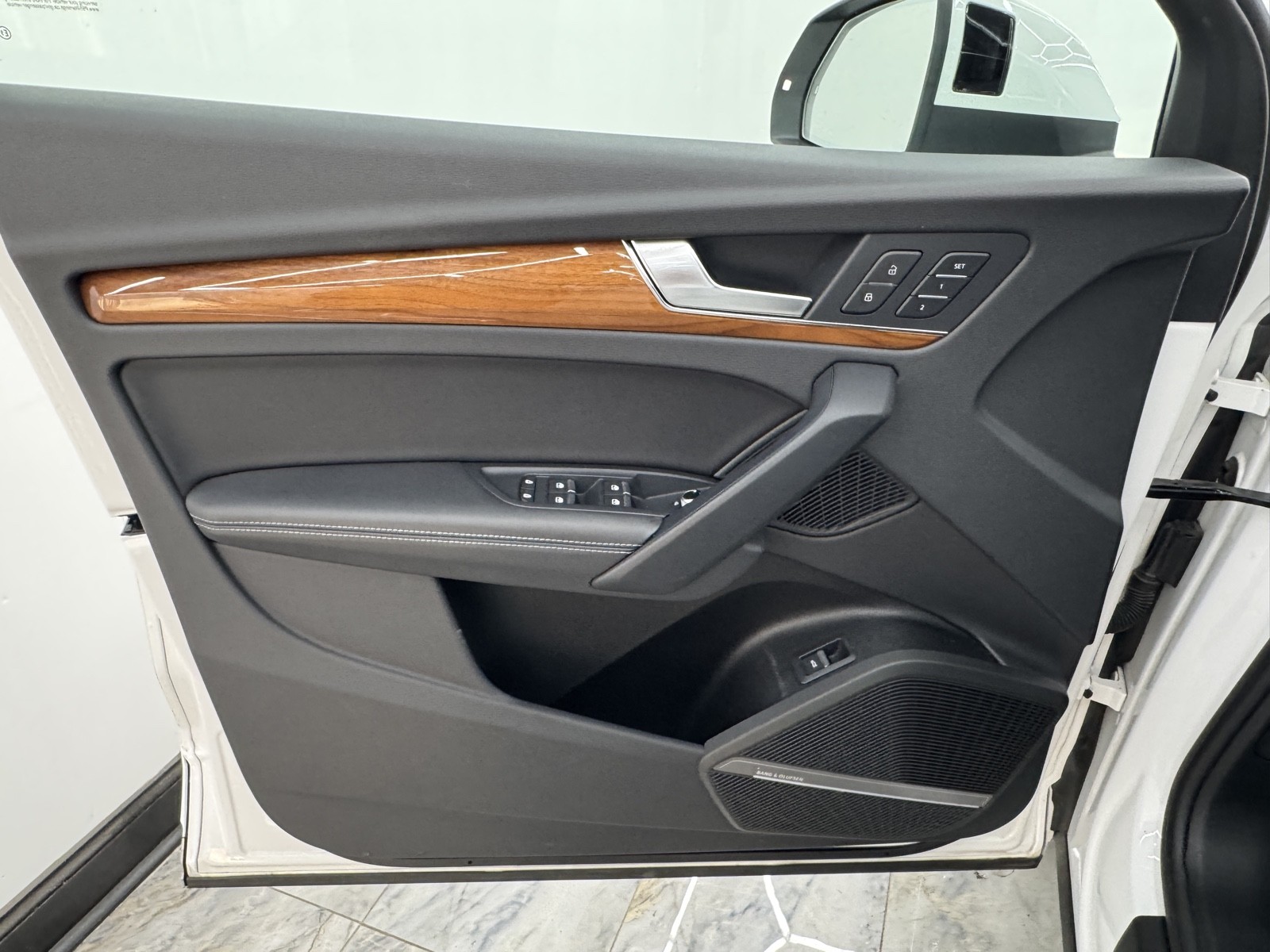 Vehicle image 42 of 66