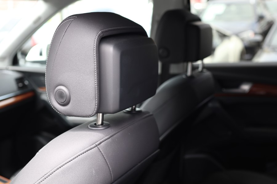 Vehicle image 23 of 53