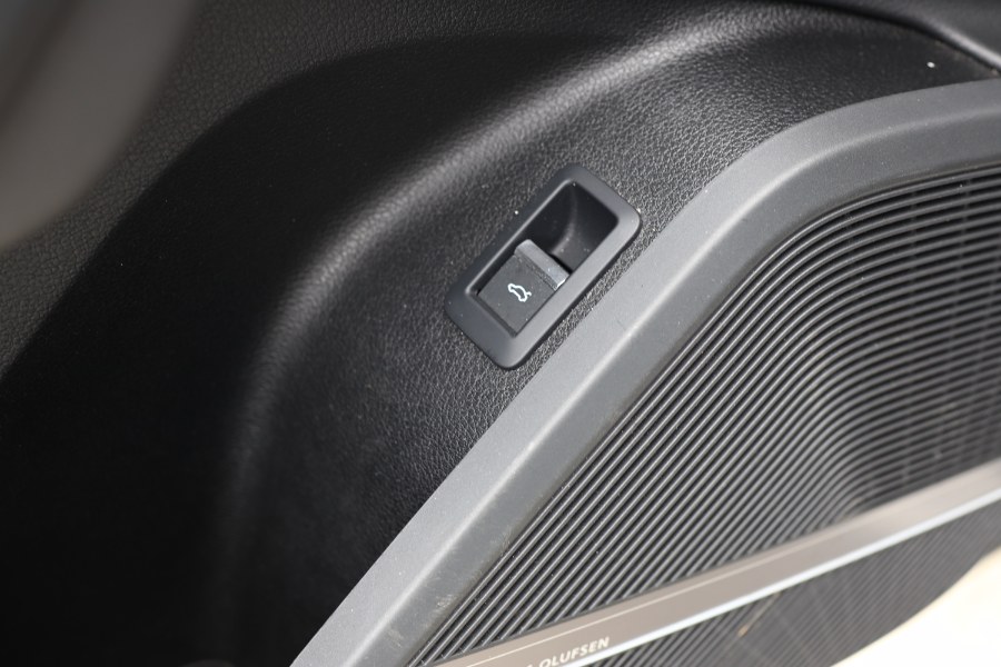 Vehicle image 18 of 53