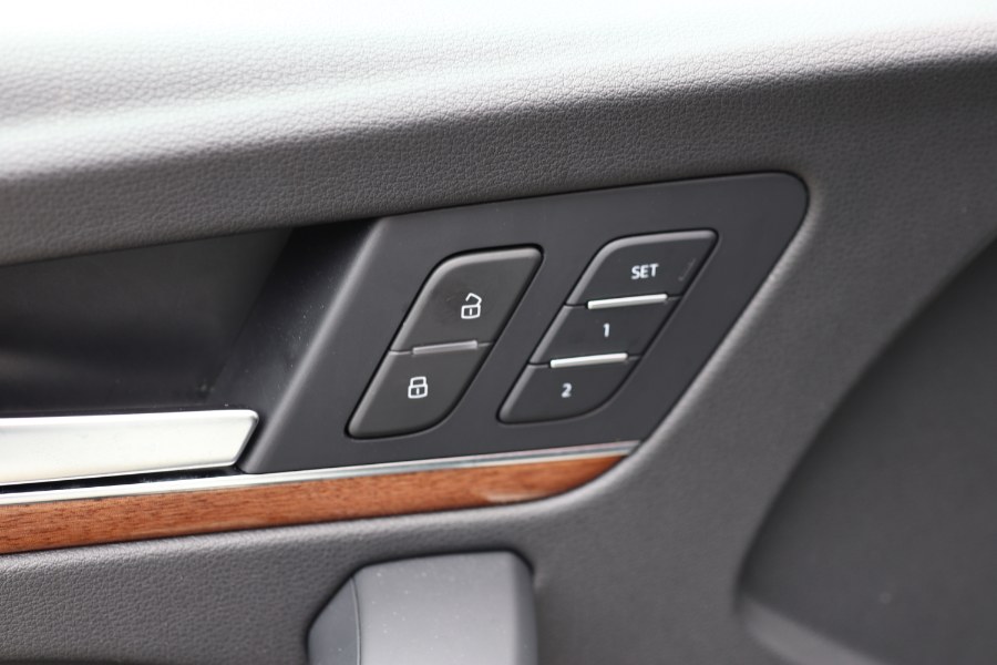 Vehicle image 17 of 53