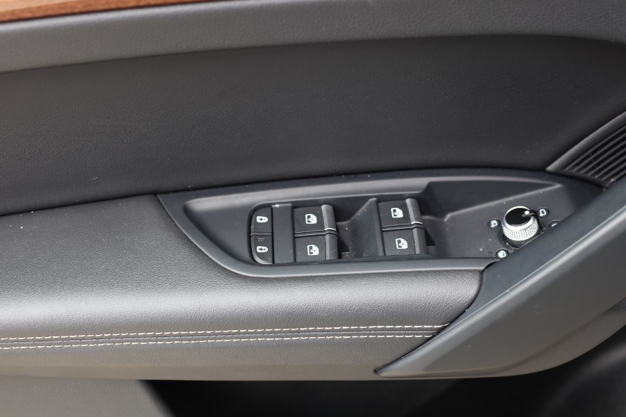 Vehicle image 16 of 53