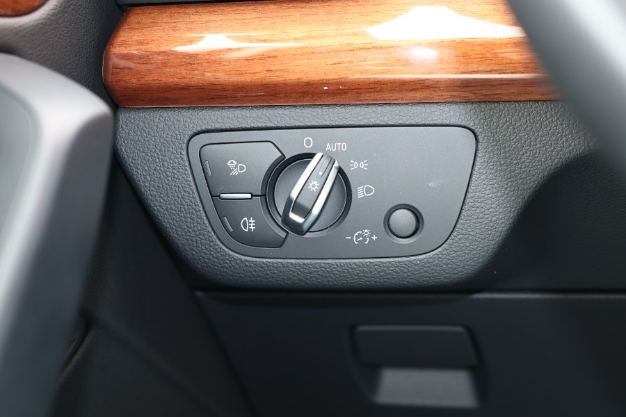 Vehicle image 28 of 53