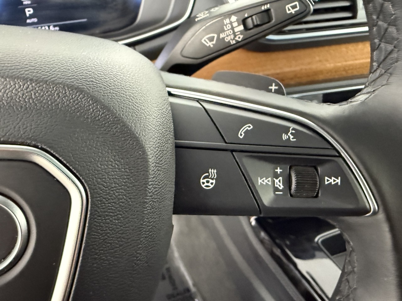 Vehicle image 15 of 19