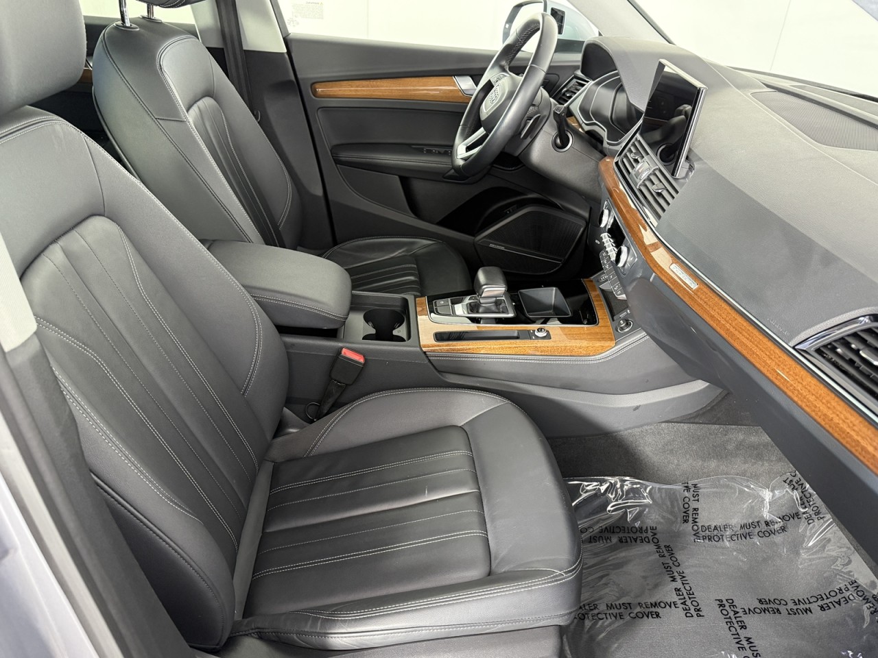 Vehicle image 9 of 19
