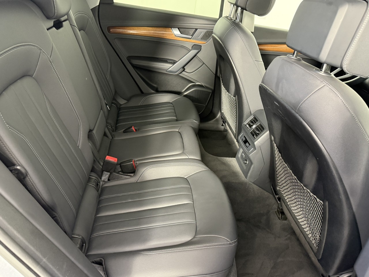 Vehicle image 11 of 19