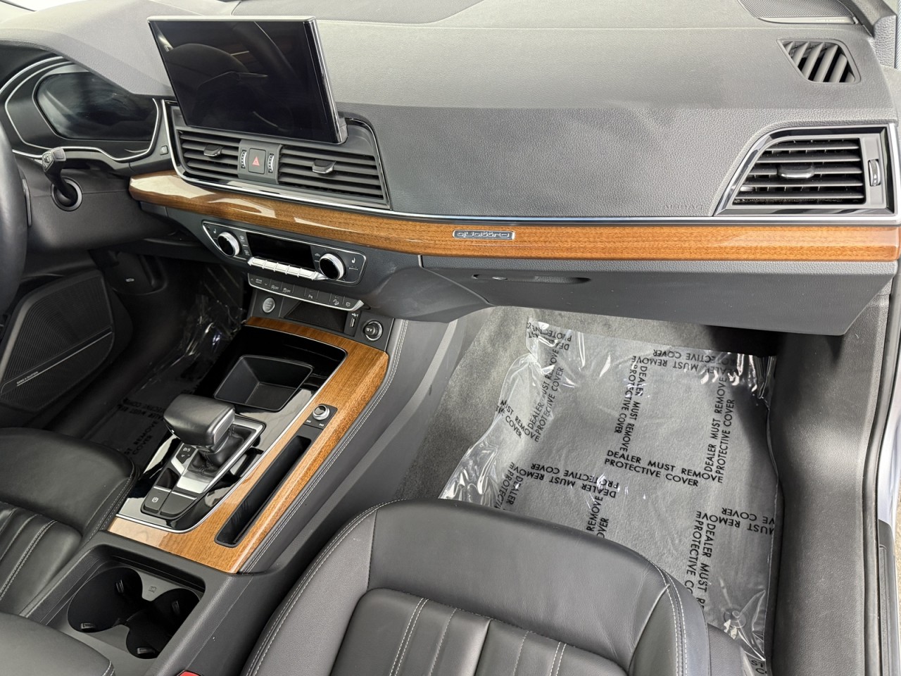 Vehicle image 10 of 19