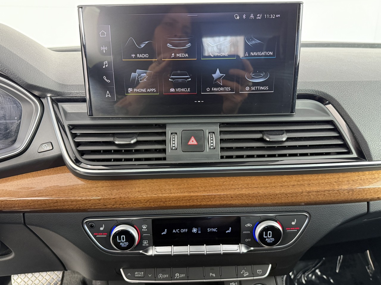 Vehicle image 18 of 19
