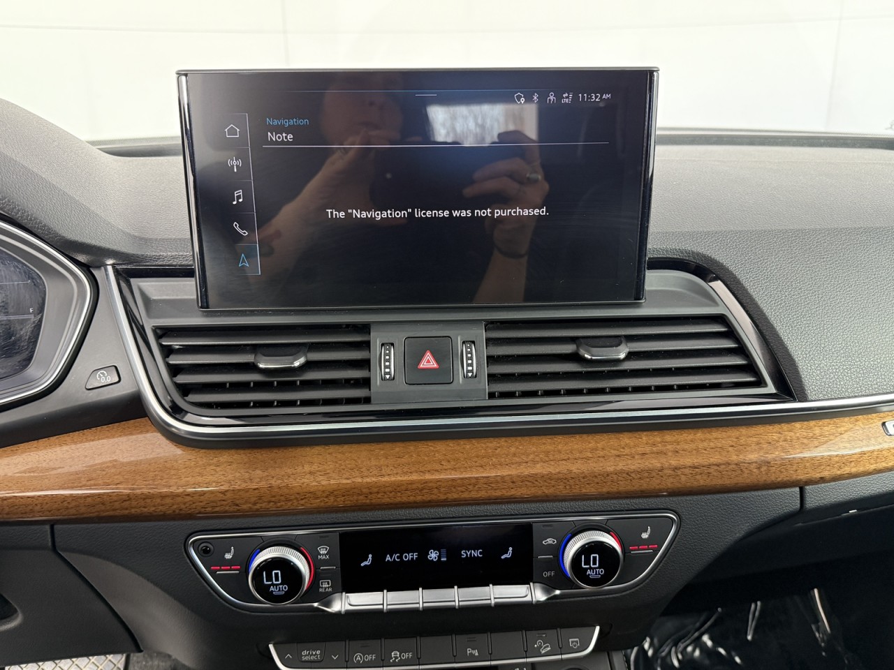 Vehicle image 17 of 19