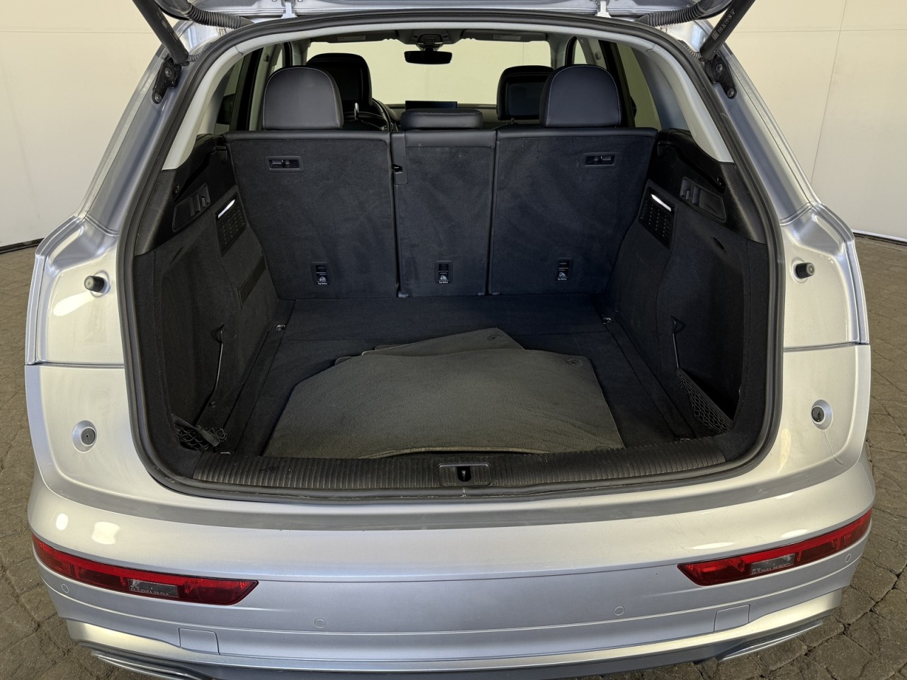 Vehicle image 8 of 19