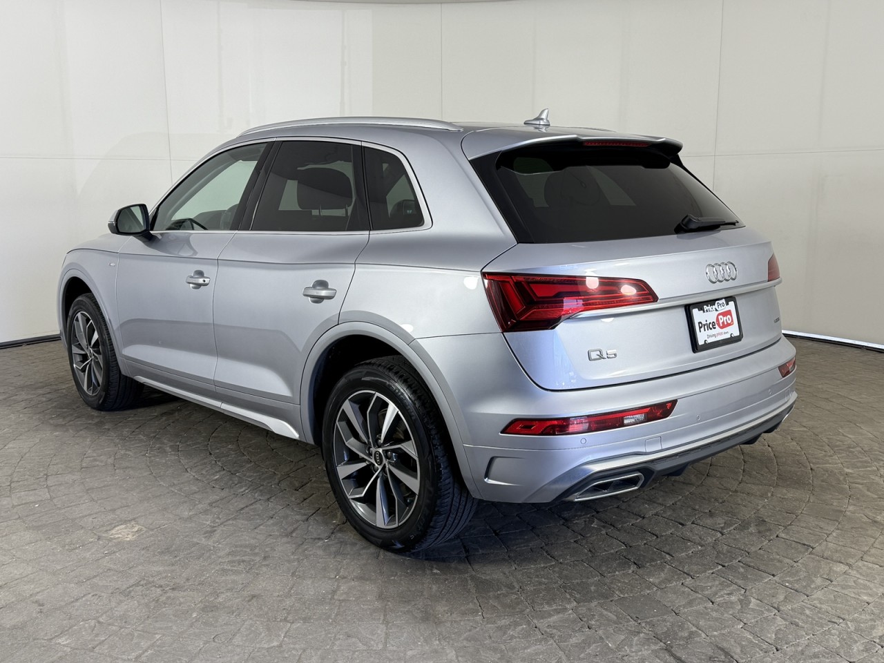 Vehicle image 6 of 19