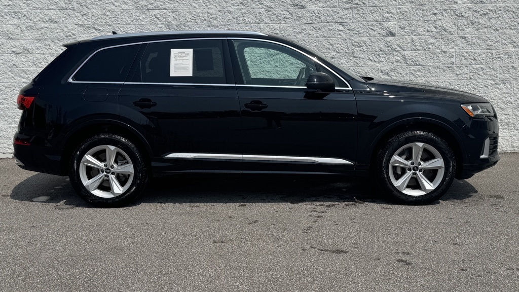 Vehicle image 3 of 23