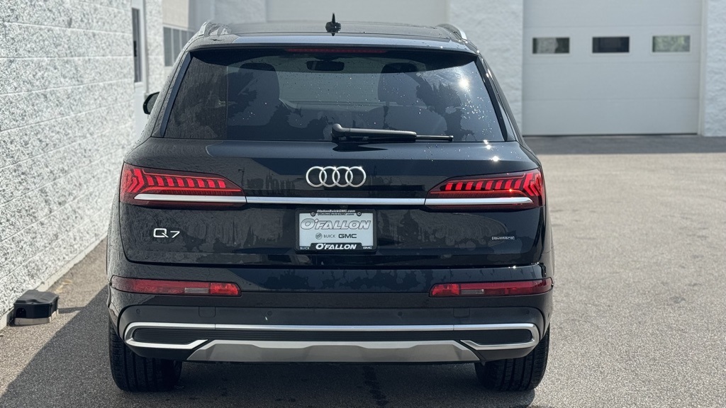 Vehicle image 5 of 23