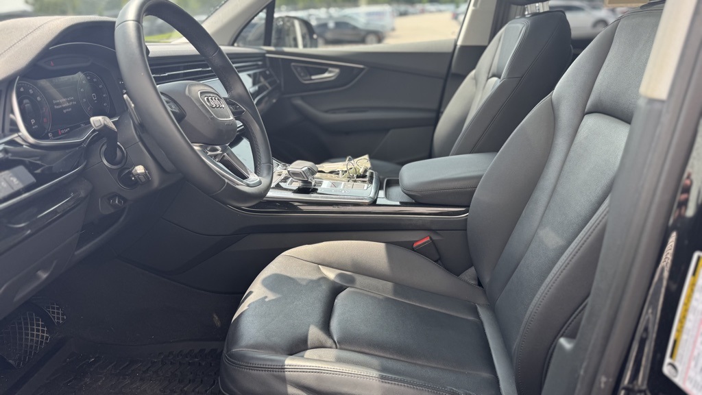 Vehicle image 19 of 23