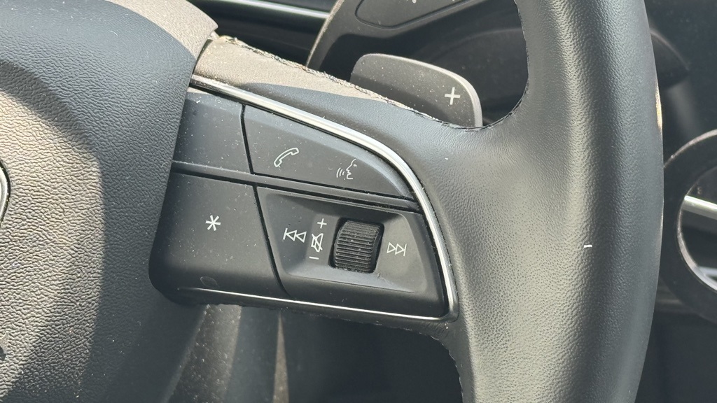Vehicle image 17 of 23