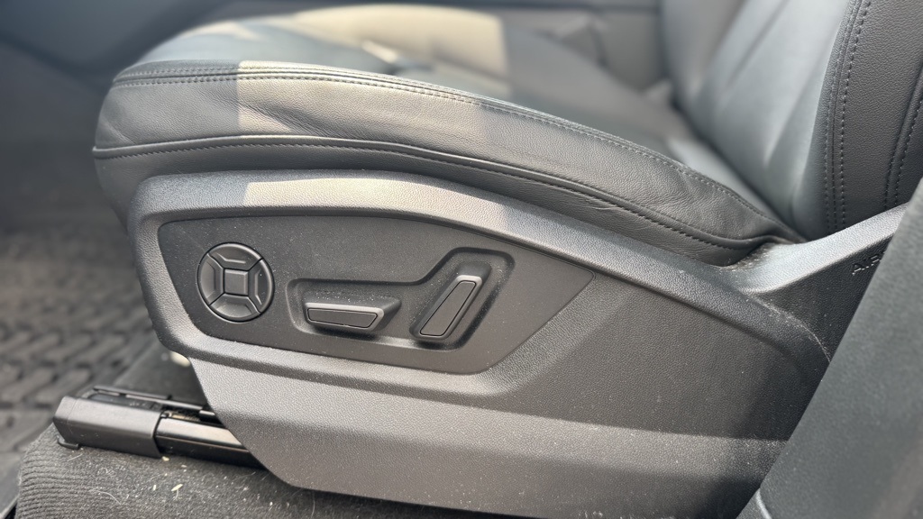 Vehicle image 20 of 23